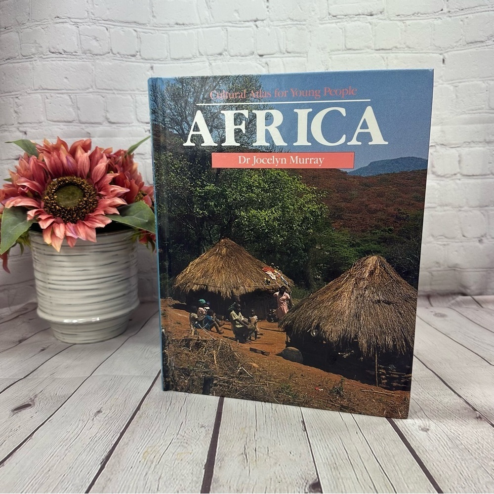 vtg 1990 Cultural Atlas for Young People: Africa by Dr. Jocelyn Murray hardcover
